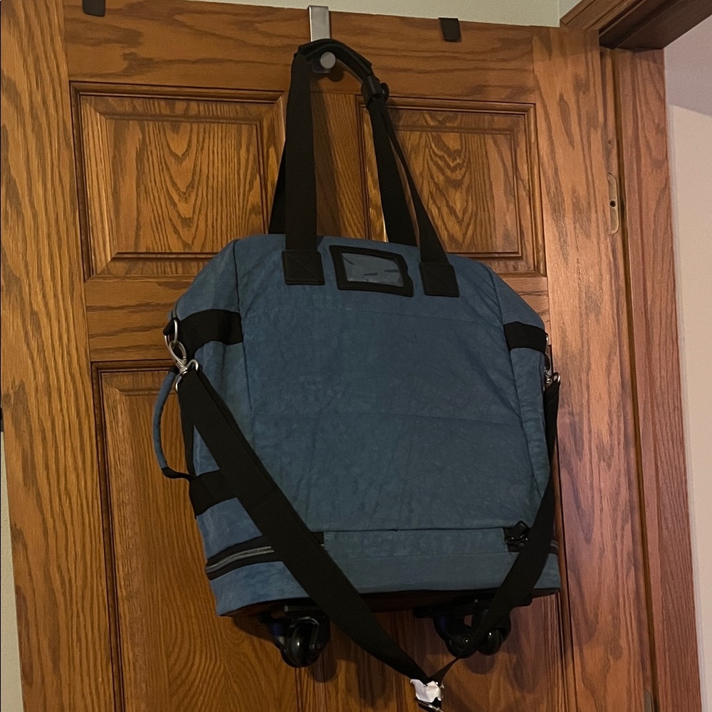Biaggi Blue Travel Bag NWOT - Picture 7 of 9